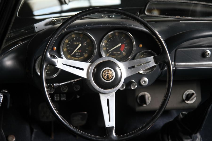 Панель приборов Alfa Romeo 2600 Spider (106) 1962 года  (фото 18 из 39)